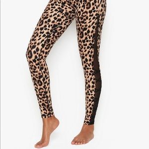 Victoria’s Secret Incredible Essential Legging Size 8